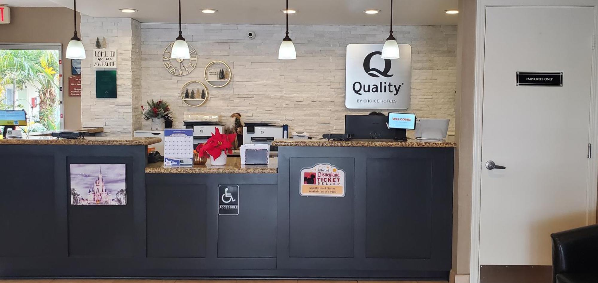 Quality Inn & Suites Anaheim At The Park Exterior foto